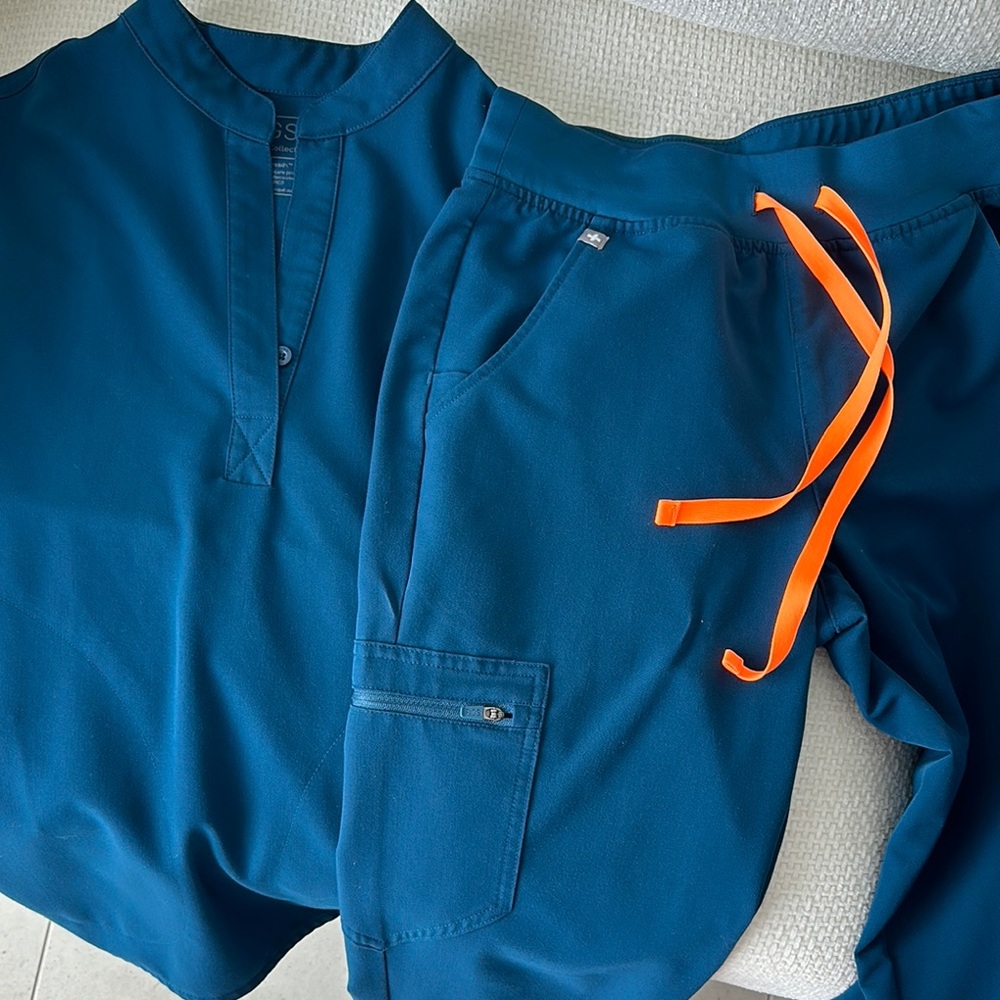 *FIGS* scrub set, dark blue